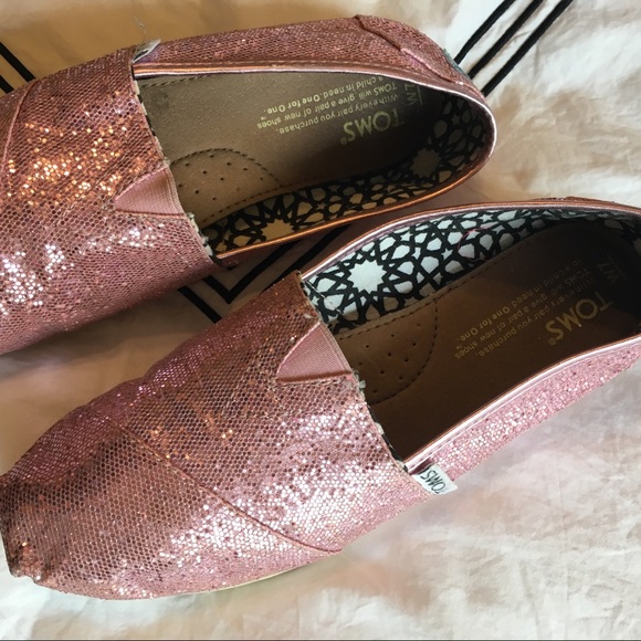 TOMS - Picture 6 of 6